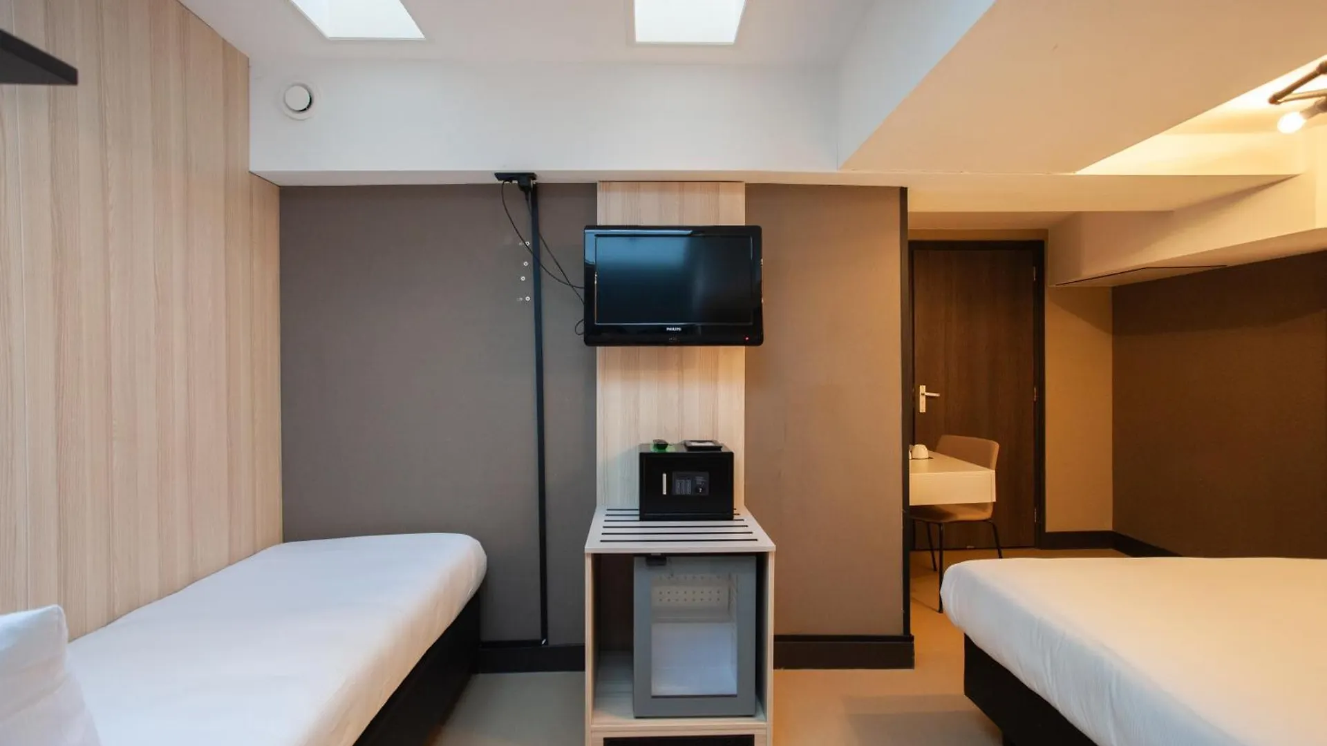 The Alfred Hotel Amsterdam 3*,